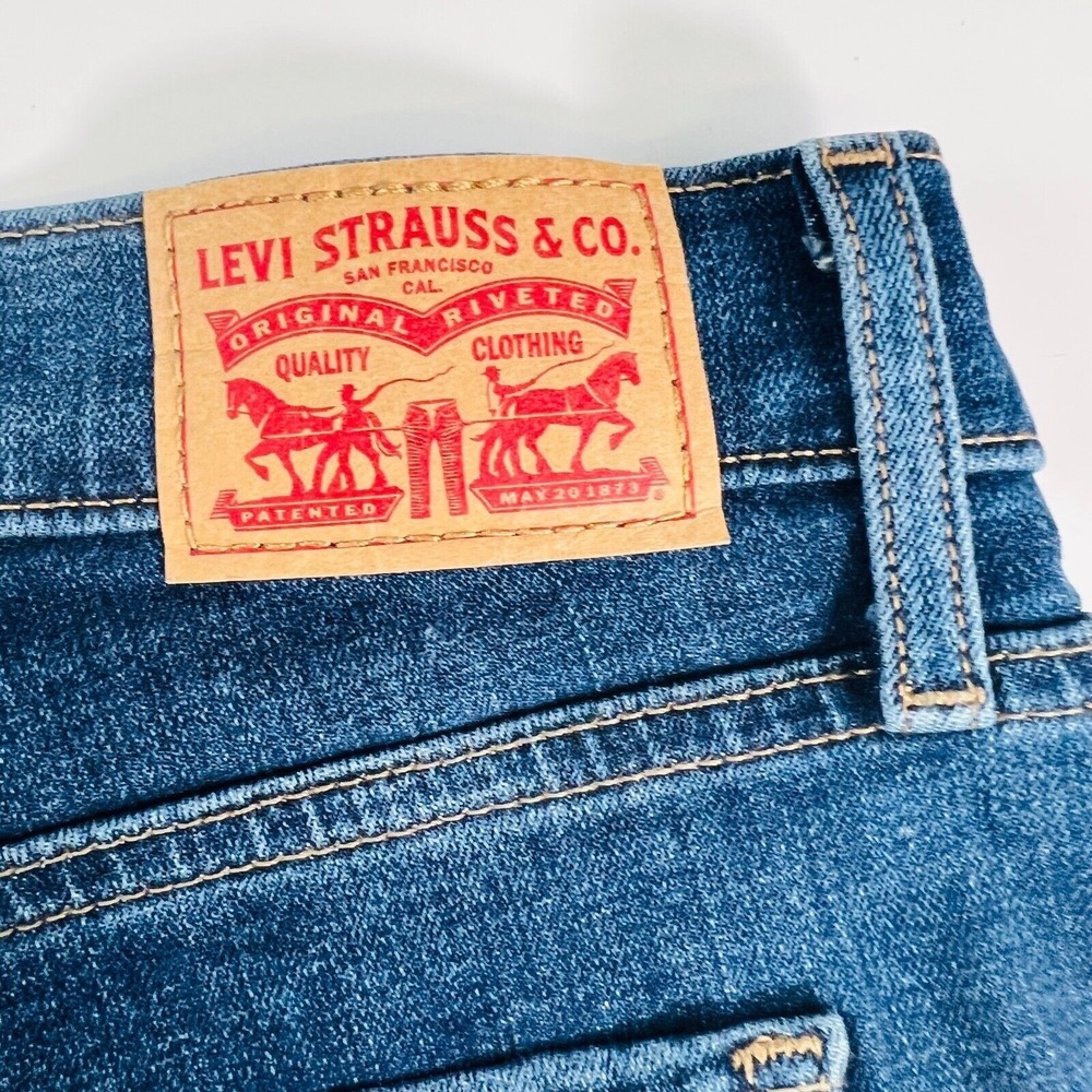 Levi's 315 Women's Shaping Bootcut Jeans Size 32x32 Blue Denim Straight Leg - Picture 5 of 12